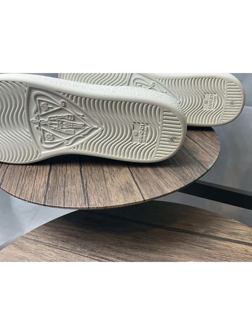 Gucci White Leather Low-Top Sneakers with Gray Heel Tab